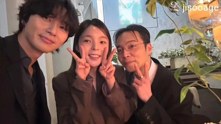 Jisoo bất ngờ tung ảnh cưới, đột ngột kết hôn