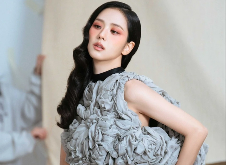 Jisoo (BLACKPINK) chính thức lên tiếng về bê bối quấy rối phụ nữ của anh trai
