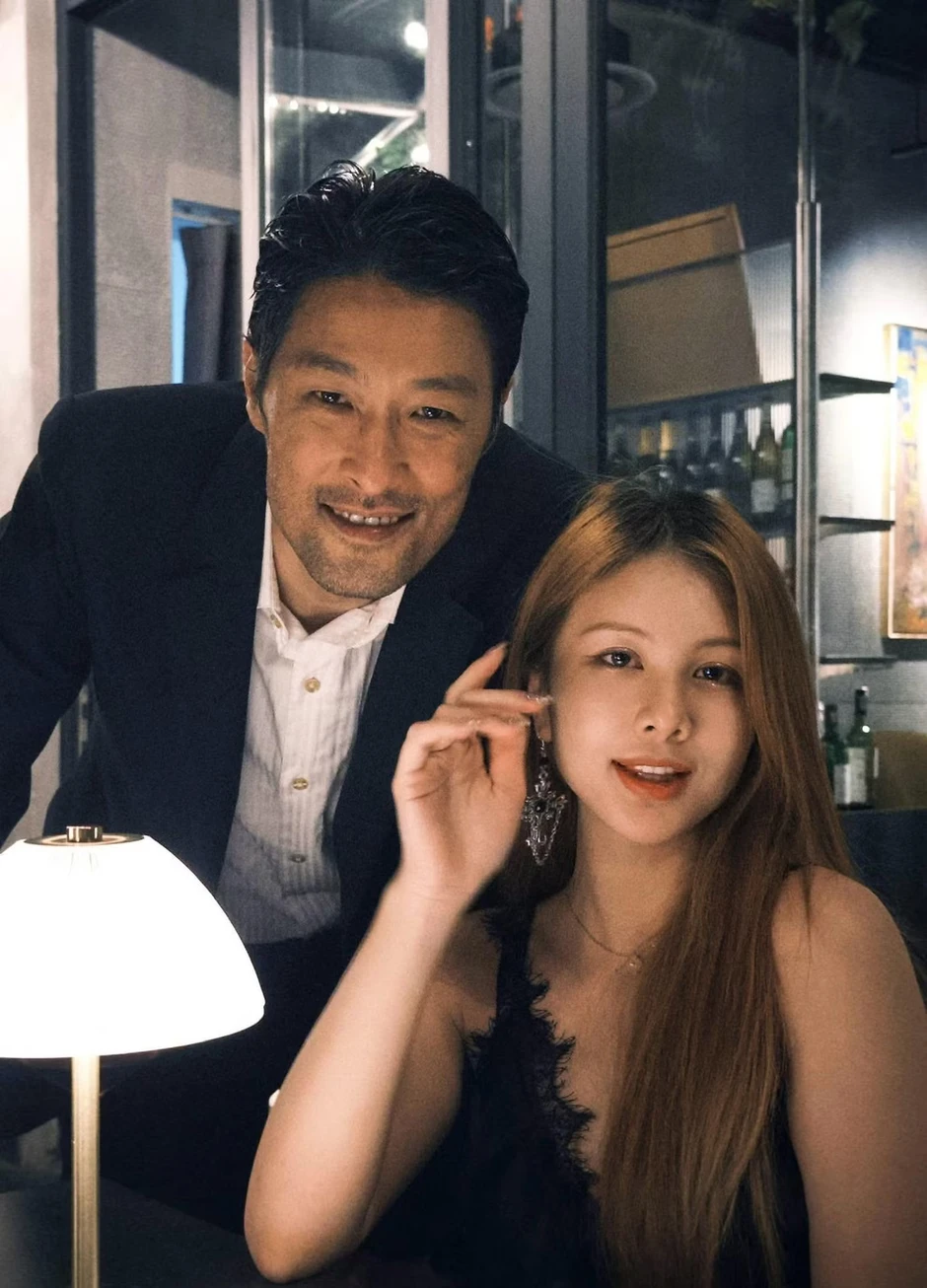 Johnny Trí Nguyễn chưa muốn công khai bạn gái kém 24 tuổi Johnny Trí Nguyễn chưa muốn công khai bạn gái kém 24 tuổi