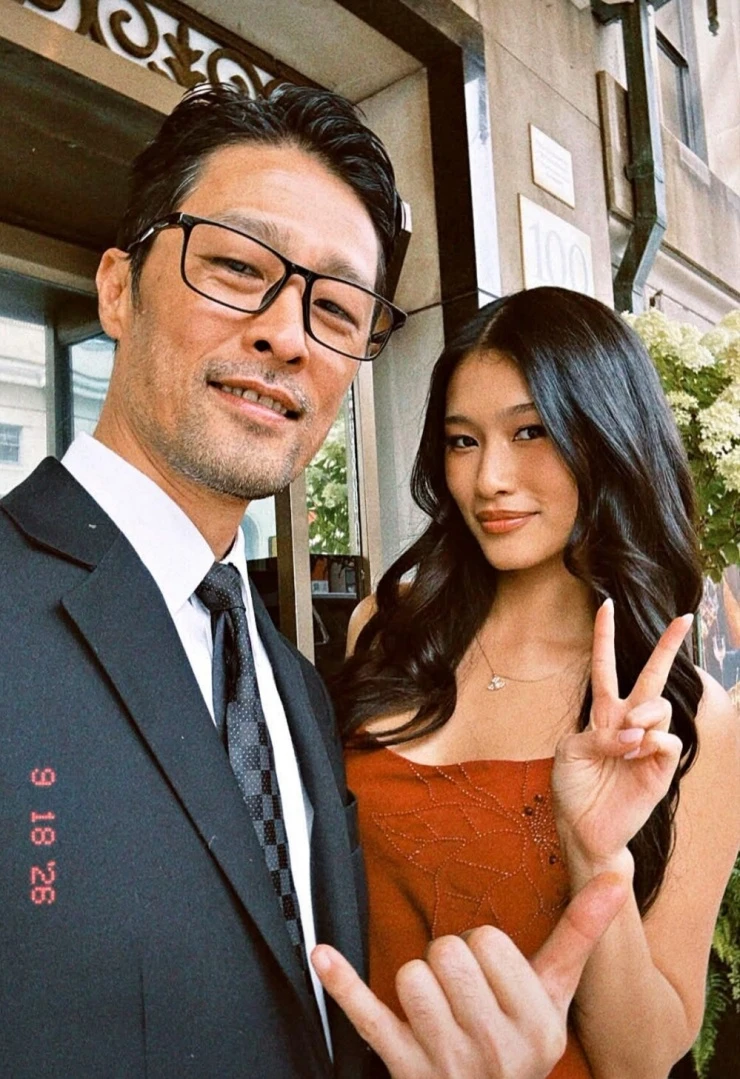 Johnny Trí Nguyễn đưa con gái lên thảm đỏ