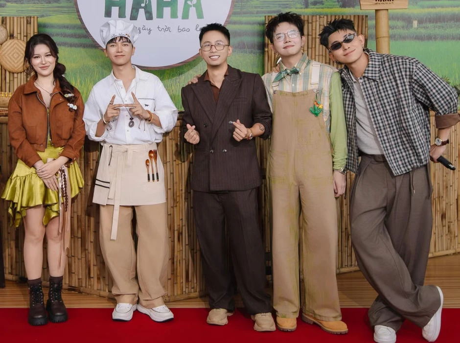 Jun Phạm, Rhymastic, Bùi Công Nam, Ngọc Thanh Tâm và Duy Khánh xắn tay áo cùng nhau quảng bá văn hoá Việt Jun Phạm, Rhymastic, Bùi Công Nam, Ngọc Thanh Tâm và Duy Khánh xắn tay áo cùng nhau quảng bá văn hoá Việt