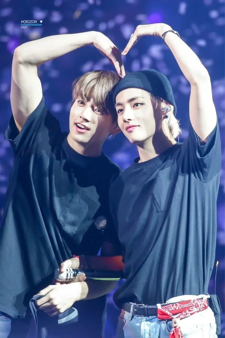 Jungkook và V (BTS) tình tứ hẹn hò ở đảo Jeju Jungkook và V (BTS) tình tứ hẹn hò ở đảo Jeju