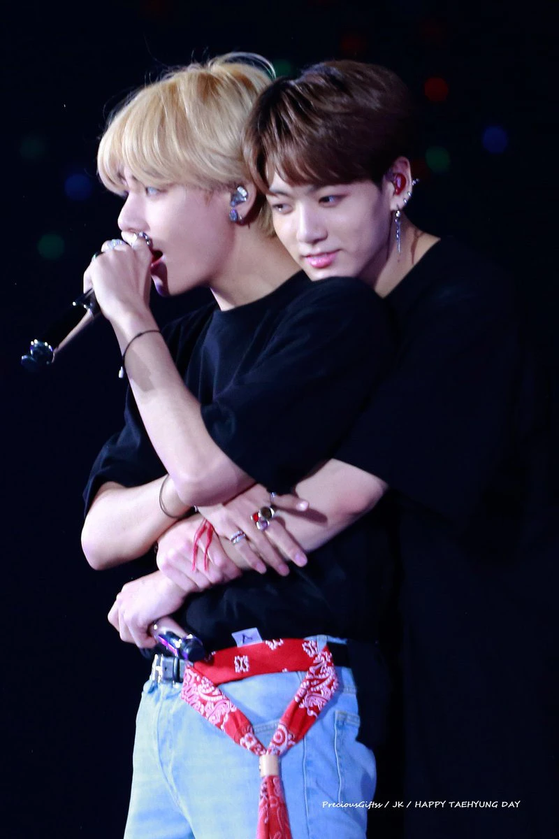 Jungkook và V (BTS) tình tứ hẹn hò ở đảo Jeju Jungkook và V (BTS) tình tứ hẹn hò ở đảo Jeju