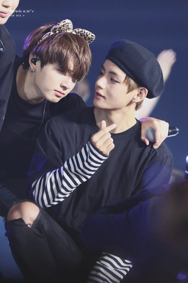 Jungkook và V (BTS) tình tứ hẹn hò ở đảo Jeju Jungkook và V (BTS) tình tứ hẹn hò ở đảo Jeju