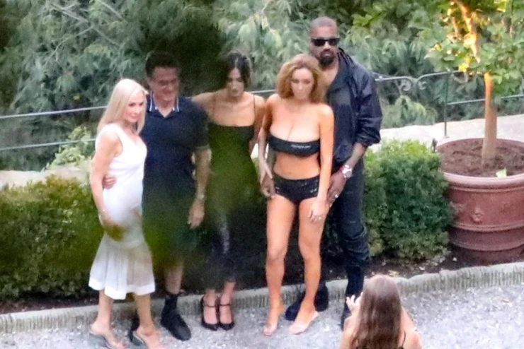 Kanye West du lịch Italy cùng nhà vợ