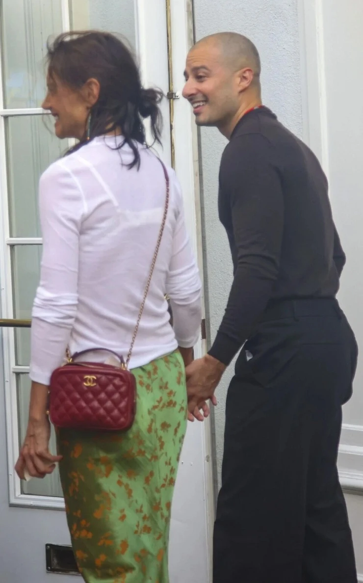 Katie Holmes vướng nghi vấn hẹn hò họa sĩ kém 9 tuổi