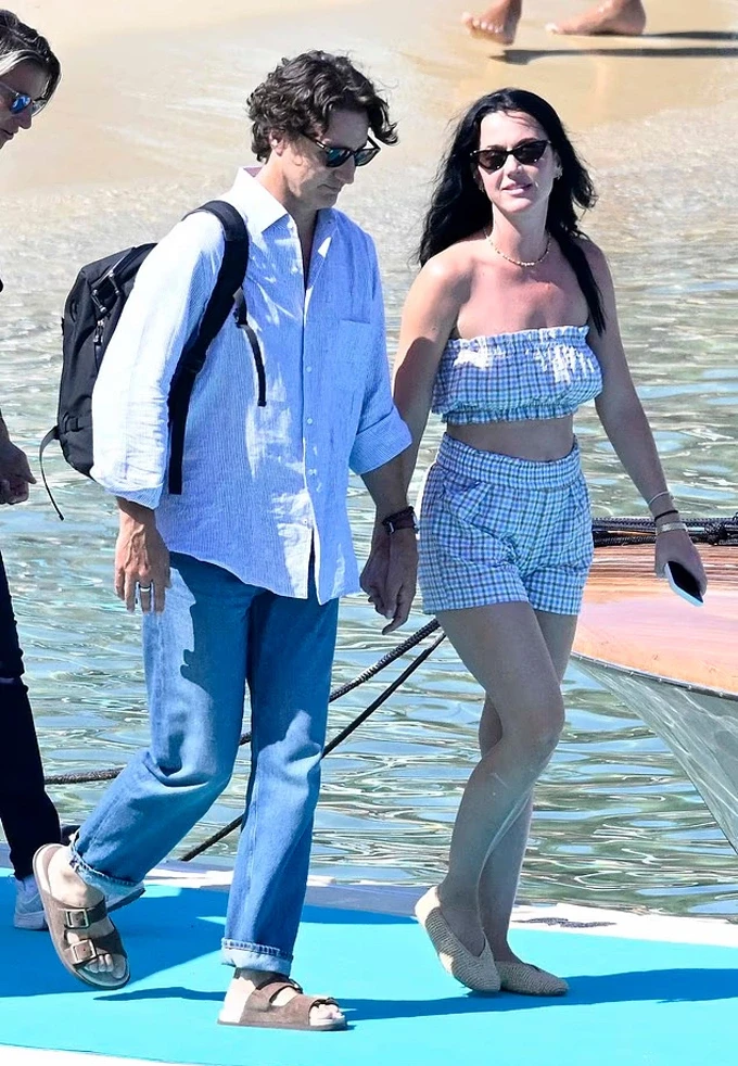 Katy Perry khen cựu Thủ tướng Canada khác hẳn các tình cũ