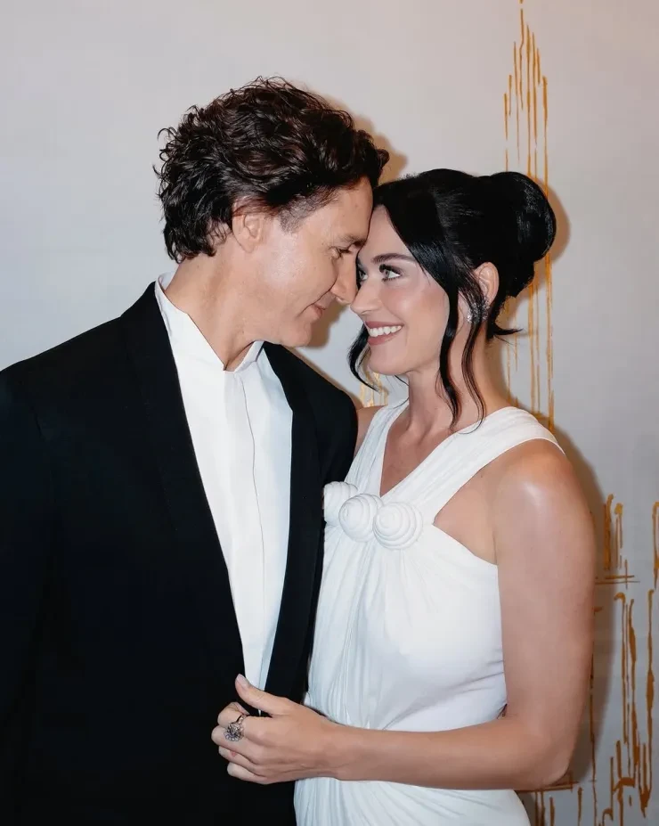 Katy Perry khen cựu Thủ tướng Canada khác hẳn các tình cũ