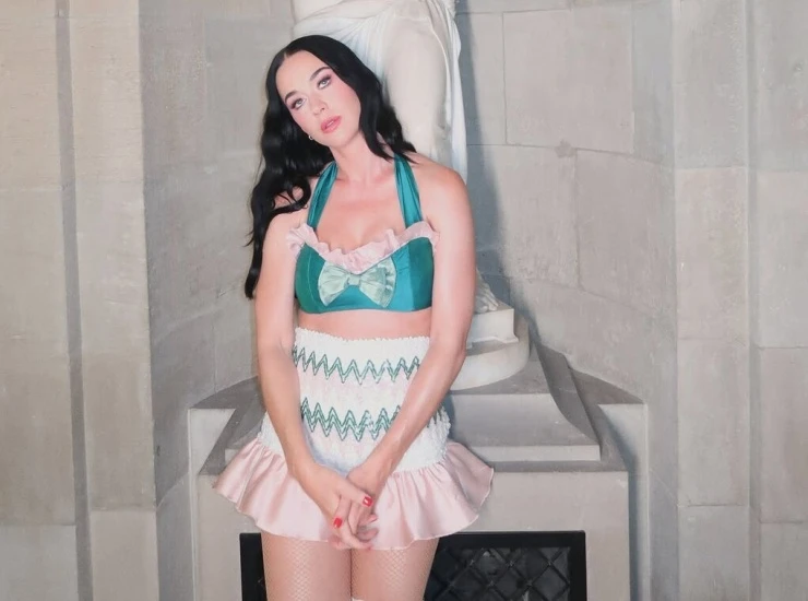 Katy Perry và cựu Thủ tướng Canada tình tứ trên đường phố Đức