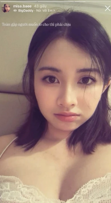 Kệ drama, hot girl xinh đẹp vẫn tự tin khoe ảnh "giường chiếu" gợi cảm, "mình cứ chill chill vậy thôi" Kệ drama, hot girl xinh đẹp vẫn tự tin khoe ảnh "giường chiếu" gợi cảm, "mình cứ chill chill vậy thôi"