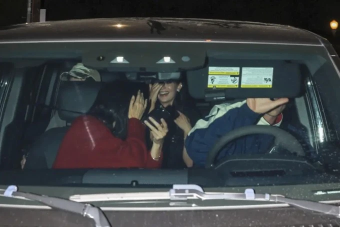 Kendall Jenner hẹn hò tài tử Đồi gió hú ở Hawaii