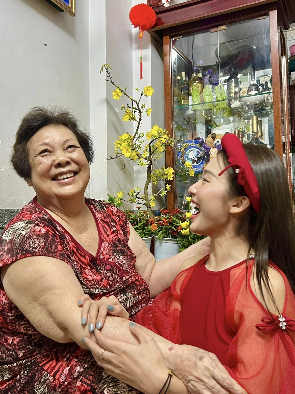 Khả Ngân đau đớn vì sự mất mát lớn nhất trong đời Khả Ngân đau đớn vì sự mất mát lớn nhất trong đời