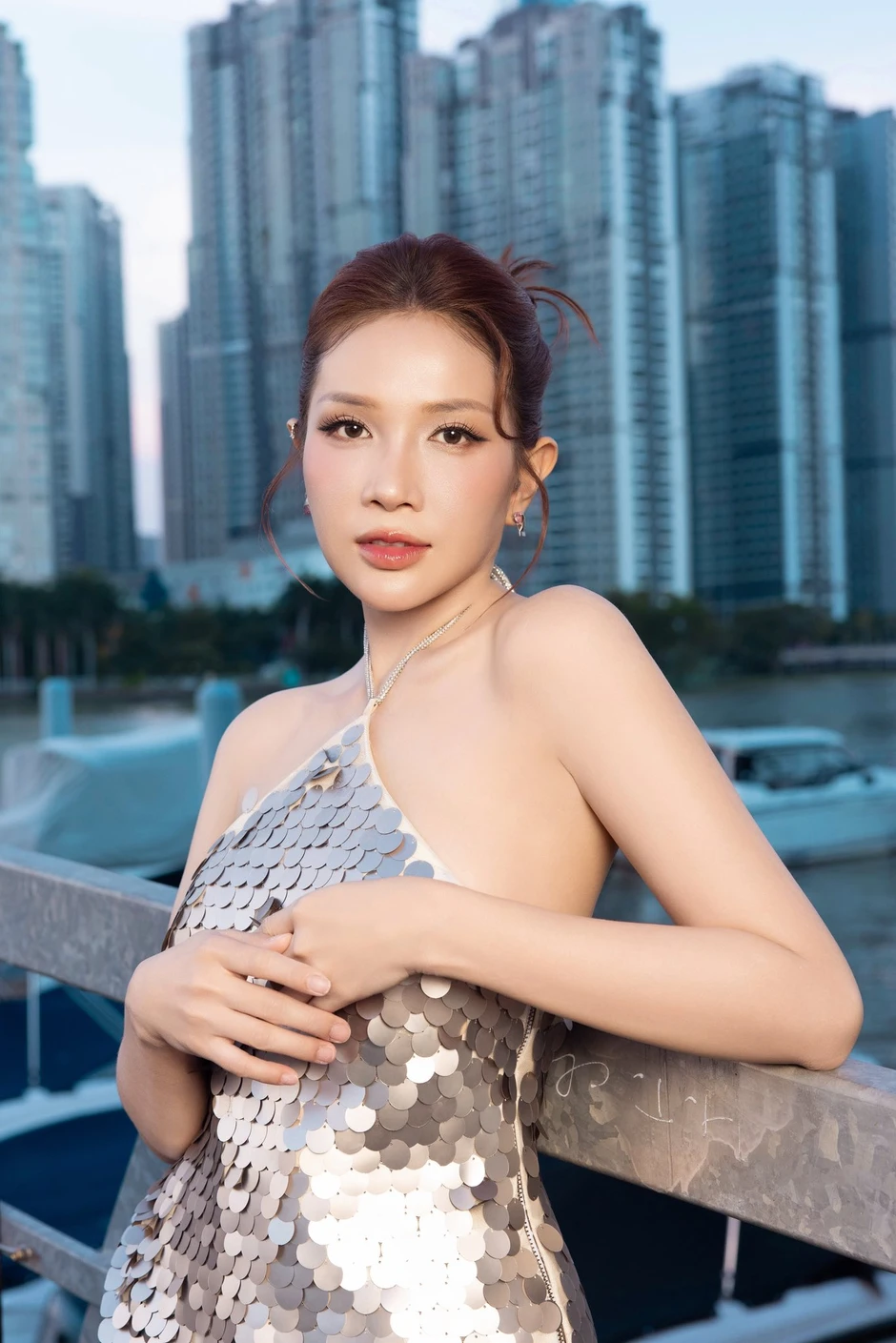 Khả Như kêu cứu giữa lúc rộ nghi vấn có tin vui với Huỳnh Phương