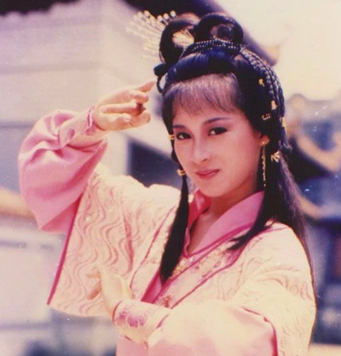 Khán giả bàng hoàng khi mỹ nhân Ỷ Thiên Đồ Long Ký đột ngột qua đời Khán giả bàng hoàng khi mỹ nhân Ỷ Thiên Đồ Long Ký đột ngột qua đời