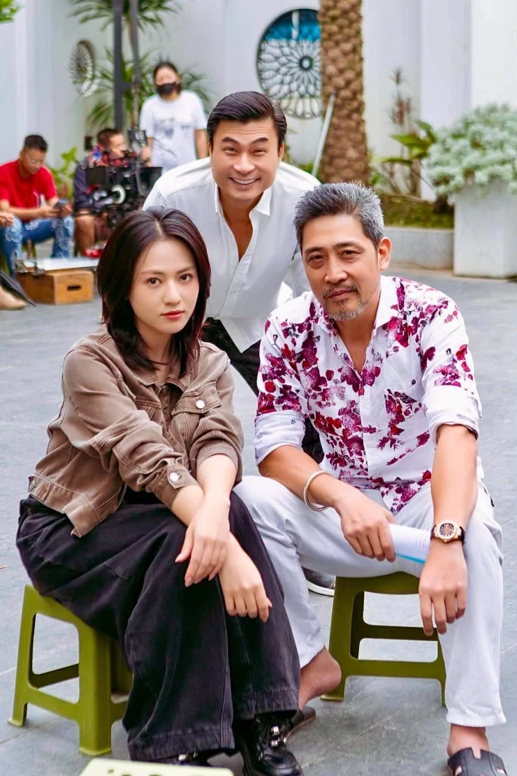 Khán giả bất ngờ khi phát hiện Việt Hoa Lửa trắng là công an chìm Khán giả bất ngờ khi phát hiện Việt Hoa Lửa trắng là công an chìm