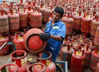 Khan hiếm khí gas do xung đột Trung Đông khiến nhiều bếp ăn ở một nước châu Á ngừng phục vụ thức ăn và đồ uống nóng