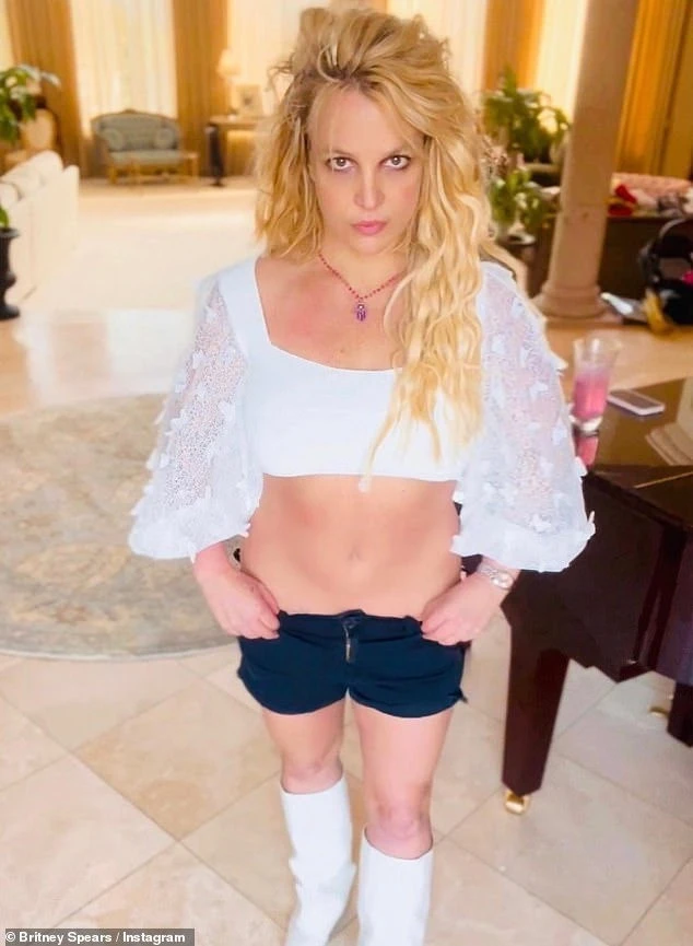 Britney Spears đối mặt với nhiều thách thức trong hành trình phục hồi sự nghiệp