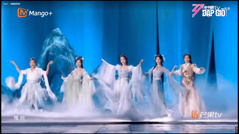 Không ai tranh được ngôi vị của mỹ nhân hát dở nhất showbiz