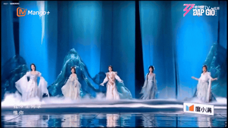 Không ai tranh được ngôi vị của mỹ nhân hát dở nhất showbiz