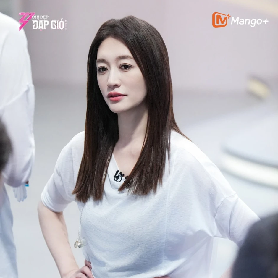 Không ai tranh được ngôi vị của mỹ nhân hát dở nhất showbiz