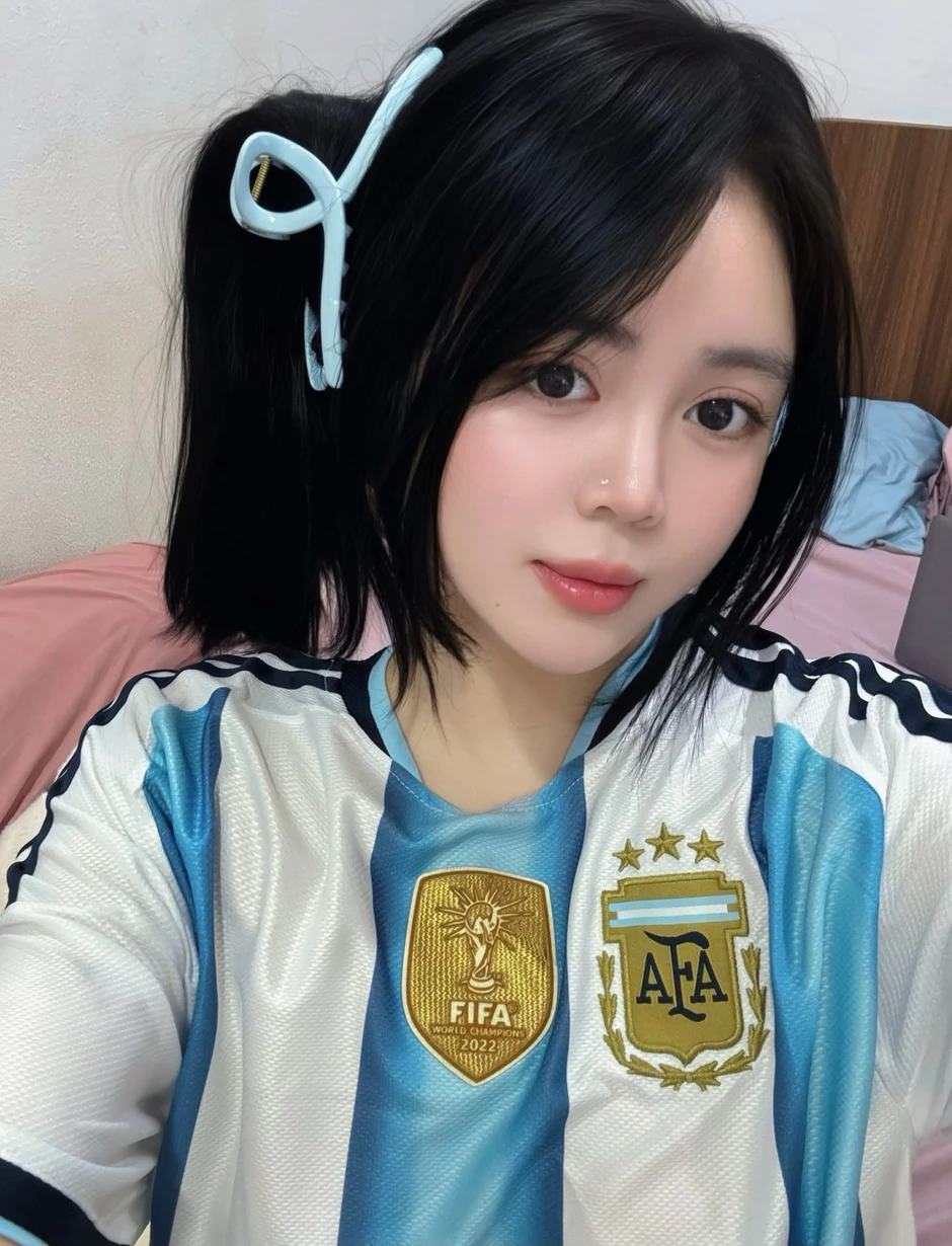 Không hóa Hằng Nga, hot girl Phương Anh Hoàng diện trang phục múa lân, thả dáng check-in phố Trung thu cùng dòng caption "suy"