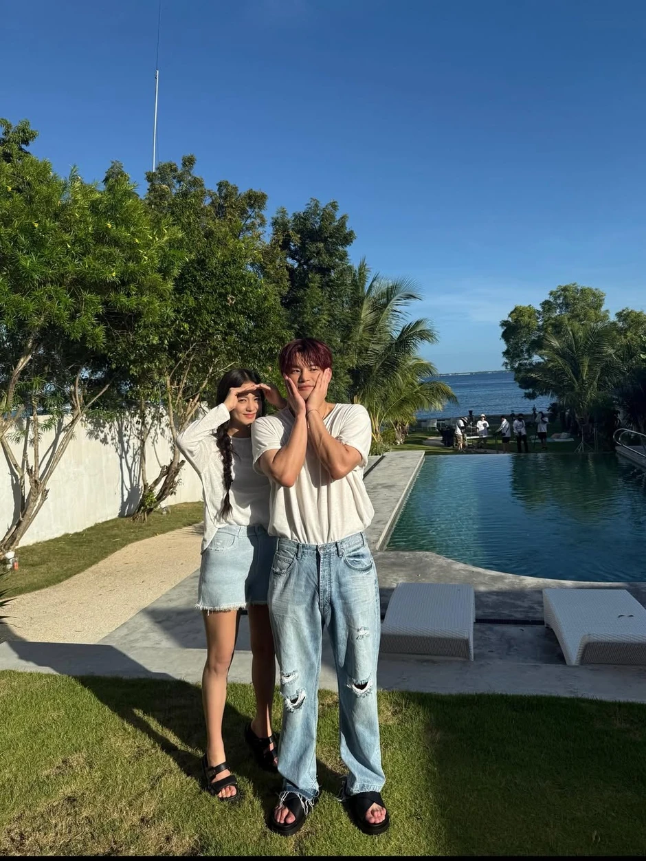 Jisoo bị nghi thể hiện tình cảm với bạn diễn nam: Cử chỉ thân mật gây tranh cãi trên phim trường Jisoo bị nghi thể hiện tình cảm với bạn diễn nam: Cử chỉ thân mật gây tranh cãi trên phim trường