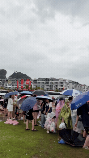 Kiếp nạn đêm nhạc có SOOBIN, Quang Hùng MasterD: Sân khấu ngập như sông trước giờ G