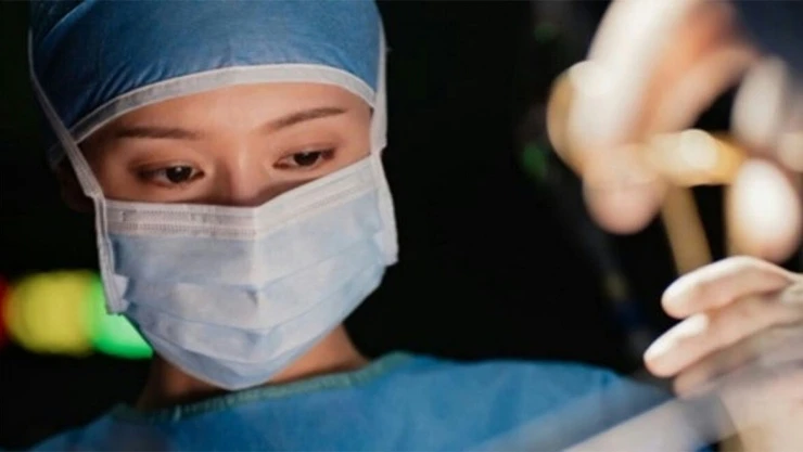 Kim Ji Won biến phim truyền hình Bác sĩ X thành hiện tượng toàn cầu