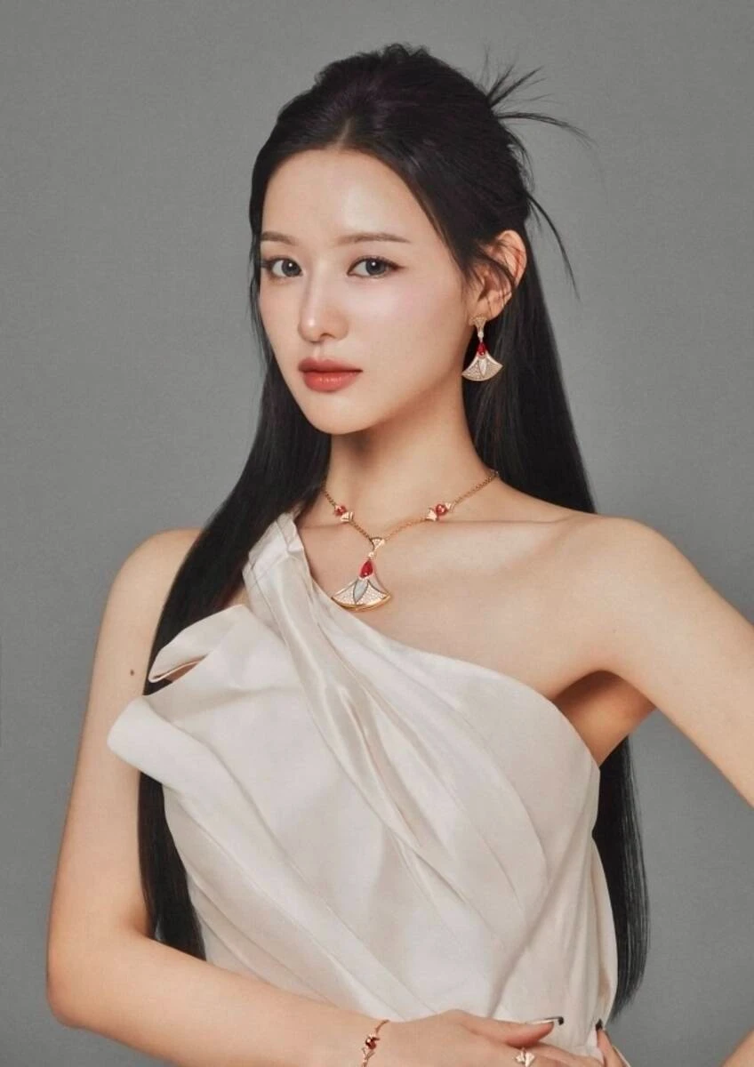 Kim Ji Won gặp vấn đề sức khỏe nghiêm trọng? Kim Ji Won gặp vấn đề sức khỏe nghiêm trọng?