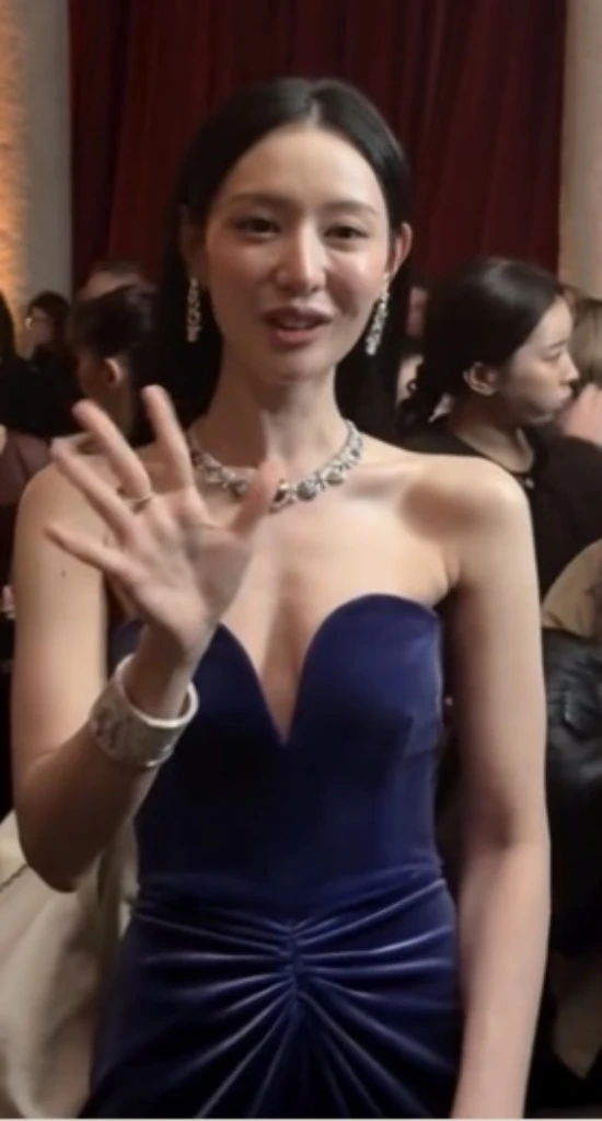 Kim Ji Won gặp vấn đề sức khỏe nghiêm trọng? Kim Ji Won gặp vấn đề sức khỏe nghiêm trọng?