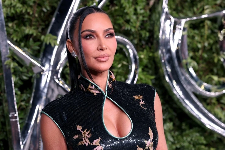 Kim Kardashian tiết lộ thuê 5 bảo mẫu chăm 4 con