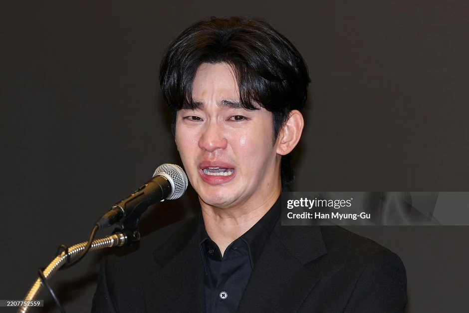 Kim Soo Hyun vào viện điều trị tâm lý, diện mạo giờ gầy sọp thê thảm