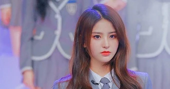Kim Tử Hàm ra tín hiệu cầu cứu qua một bài hát, cuộc sống đang bị kiểm soát