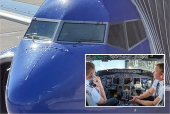 Kính chắn gió buồng lái Boeing 737-700 của hãng hàng không nổi tiếng bất ngờ nứt vỡ khi đang bay ở độ cao 11.000m