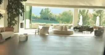 Kylie Jenner khoe biệt thự đẹp choáng ngợp
