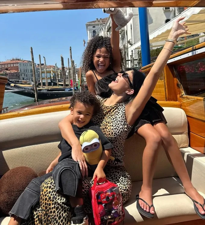 Kylie Jenner: Tôi đã hoảng sợ khi phát hiện mang thai ở tuổi 19