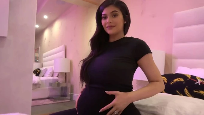 Kylie Jenner: Tôi đã hoảng sợ khi phát hiện mang thai ở tuổi 19