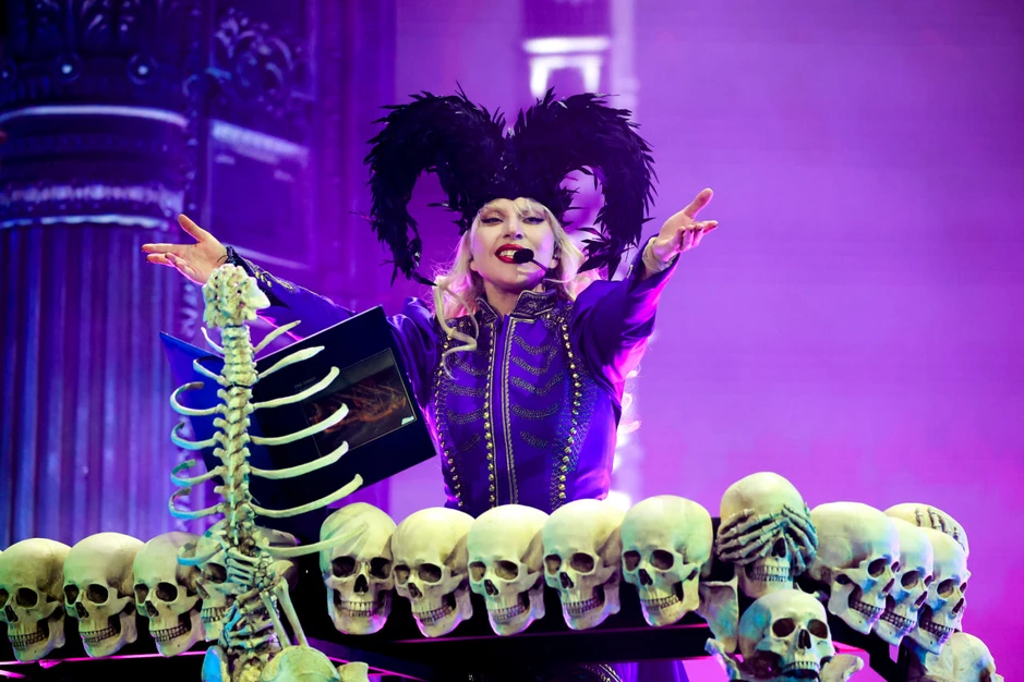Lady Gaga hủy show