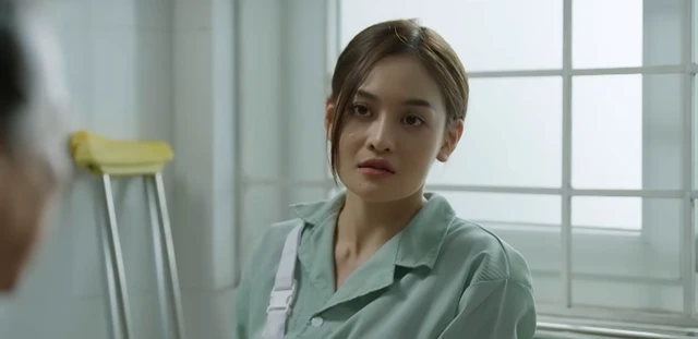 Lam Anh đi cùng người đàn ông bí ẩn Lam Anh đi cùng người đàn ông bí ẩn