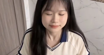 Làm gì có HS nào dám mặc đồng phục nhà trường để “biểu diễn” phản cảm thế này?