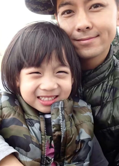 Lần đầu lộ ảnh rõ mặt con trai 17 tuổi của Lâm Chí Dĩnh, netizen không tin nổi vào mắt mình