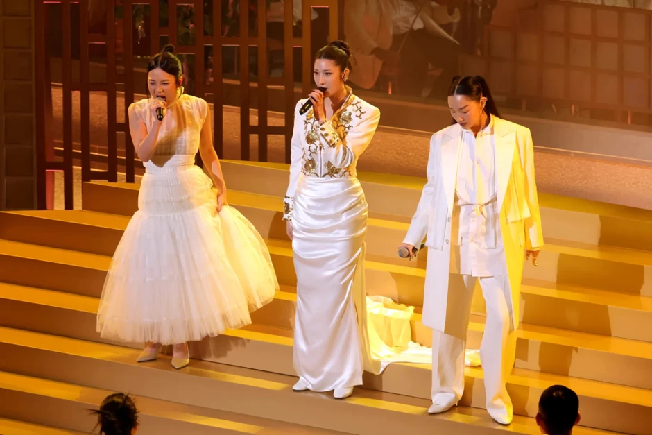 Lần đầu tiên trong lịch sử ca khúc Kpop giành Oscar cho Bài hát phim hay nhất! Lần đầu tiên trong lịch sử ca khúc Kpop giành Oscar cho Bài hát phim hay nhất!