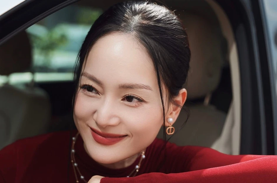 Lan Phương căng thẳng trước phiên tòa ly hôn Lan Phương căng thẳng trước phiên tòa ly hôn