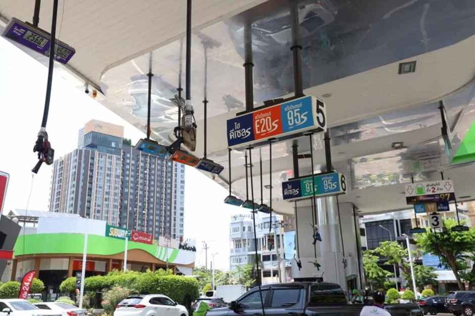 Láng giềng Việt Nam ghi nhận giá xăng cao kỷ lục Láng giềng Việt Nam ghi nhận giá xăng cao kỷ lục