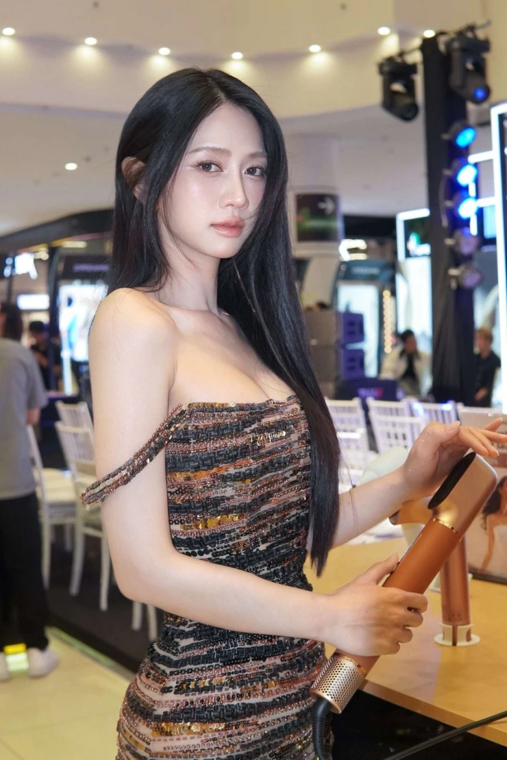 Lê Bống: Từ hot TikToker nhiều tranh cãi đến MC VTV và diễn viên phim giờ vàng Lê Bống: Từ hot TikToker nhiều tranh cãi đến MC VTV và diễn viên phim giờ vàng