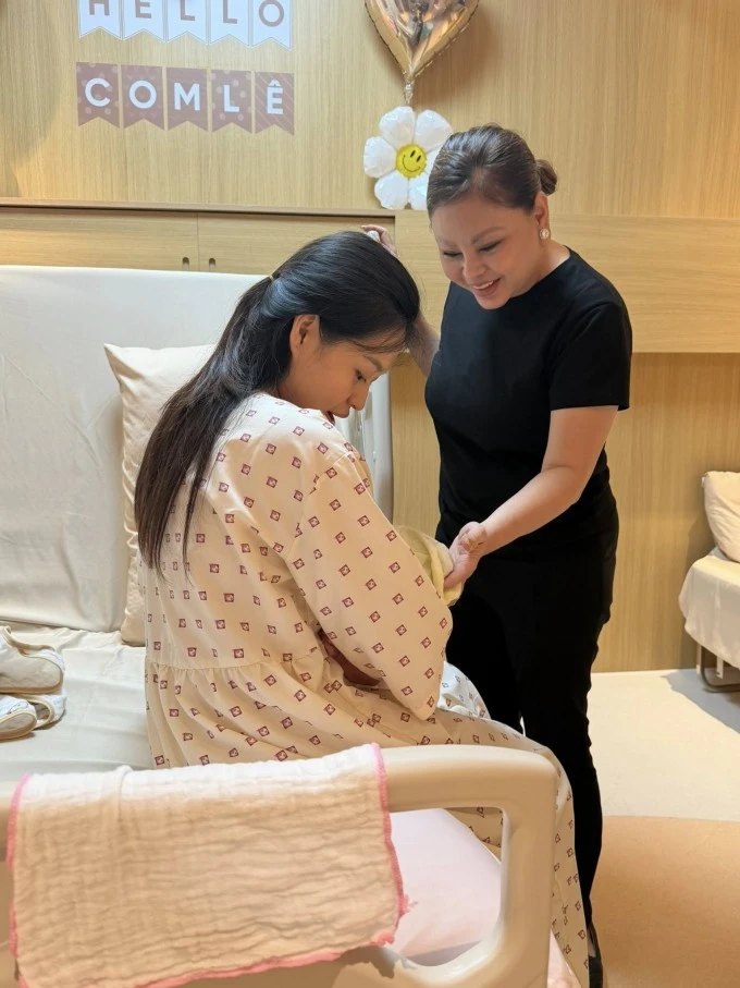 Lê Giang khoe cháu gái mới chào đời Lê Giang khoe cháu gái mới chào đời