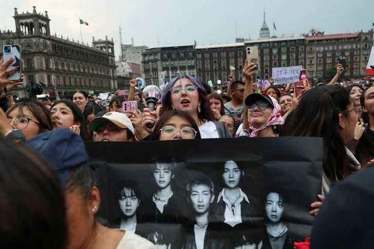 Lịch sử gọi tên BTS: 7 thành viên gặp gỡ Tổng thống Mexico, còn nhận "đặc quyền" mở fanmeeting 50.000 người ngay tại Cung điện Quốc gia Lịch sử gọi tên BTS: 7 thành viên gặp gỡ Tổng thống Mexico, còn nhận "đặc quyền" mở fanmeeting 50.000 người ngay tại Cung điện Quốc gia
