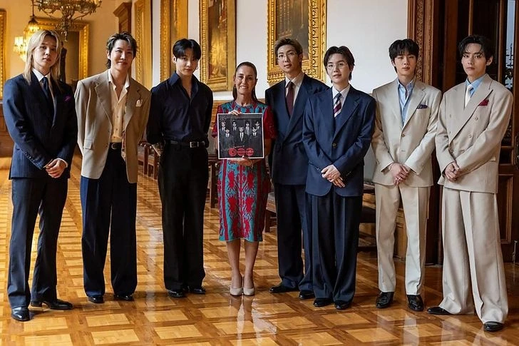 Lịch sử gọi tên BTS: 7 thành viên gặp gỡ Tổng thống Mexico, còn nhận "đặc quyền" mở fanmeeting 50.000 người ngay tại Cung điện Quốc gia Lịch sử gọi tên BTS: 7 thành viên gặp gỡ Tổng thống Mexico, còn nhận "đặc quyền" mở fanmeeting 50.000 người ngay tại Cung điện Quốc gia