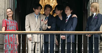 Lịch sử gọi tên BTS: 7 thành viên gặp gỡ Tổng thống Mexico, còn nhận "đặc quyền" mở fanmeeting 50.000 người ngay tại Cung điện Quốc gia