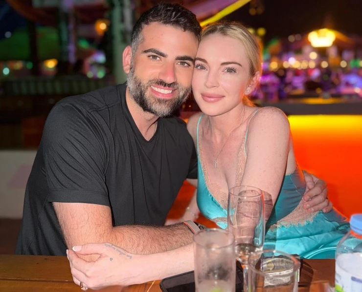 Lindsay Lohan cùng chồng con nghỉ dưỡng trên du thuyền Lindsay Lohan cùng chồng con nghỉ dưỡng trên du thuyền
